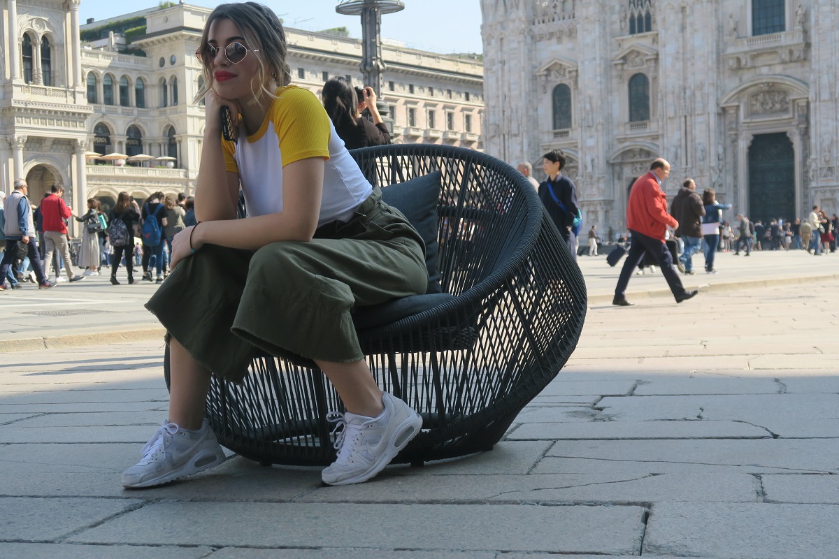 girl in monsaraz chair