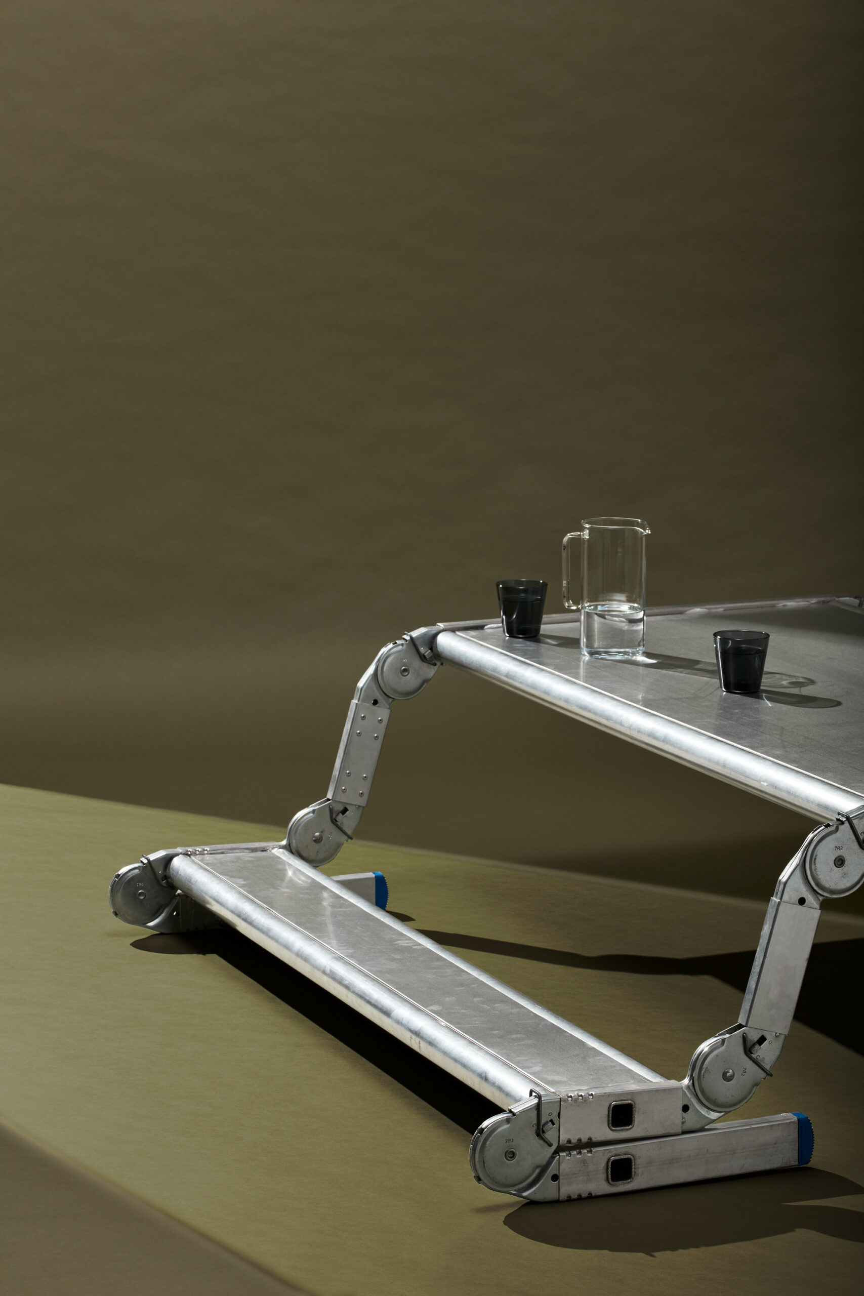Maarten-Olden-pick-nick-table-IV
