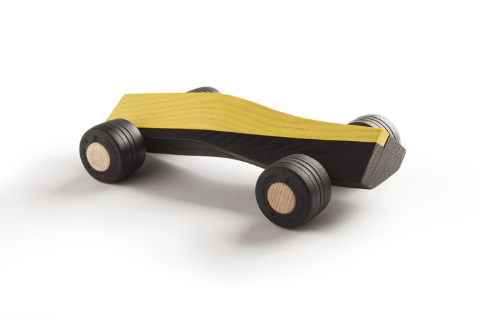 spliner T6 yellow wooden toy car maarten olden